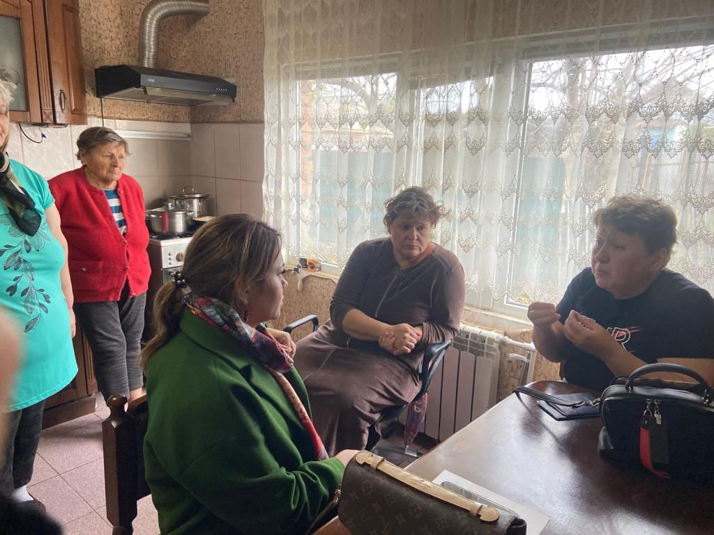 Социальные работники Минтруда Дагестана в Кизлярском районе оказали помощь жителям вынужденно покинувшим ДНР