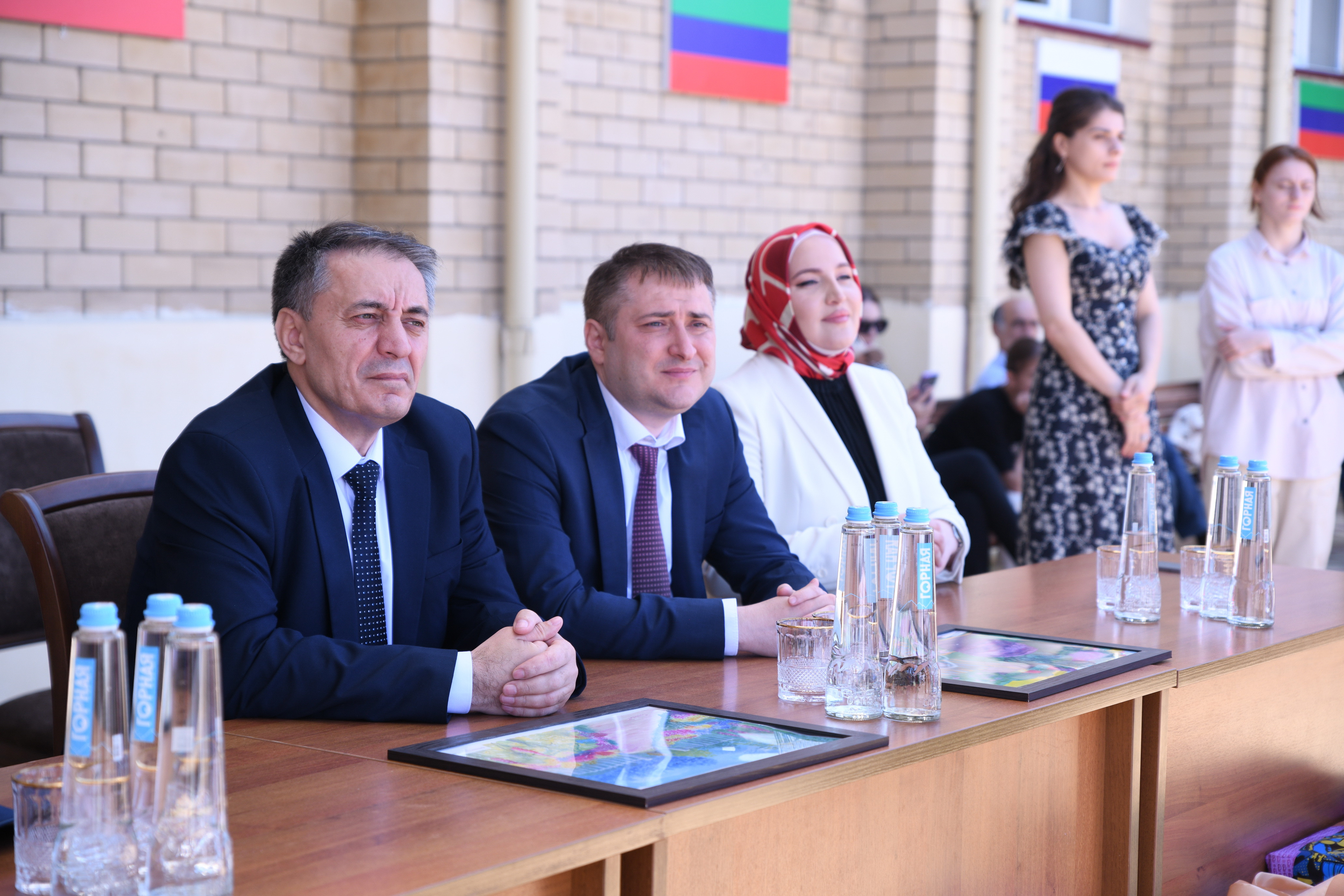 Вице - премьер Абдурахман Махмудов и министр труда РД Мурад Казиев приняли участие в торжественном мероприятии, посвященном Международному Дню защиты детей