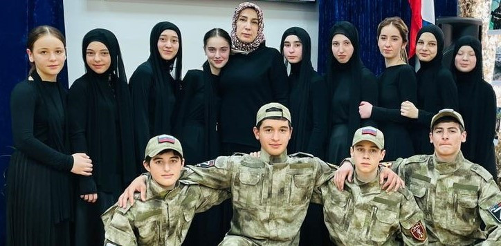 В Центре занятости населения в Казбековском районе состоялся военно-патриотический конкурс в рамках Года защитника Отечества