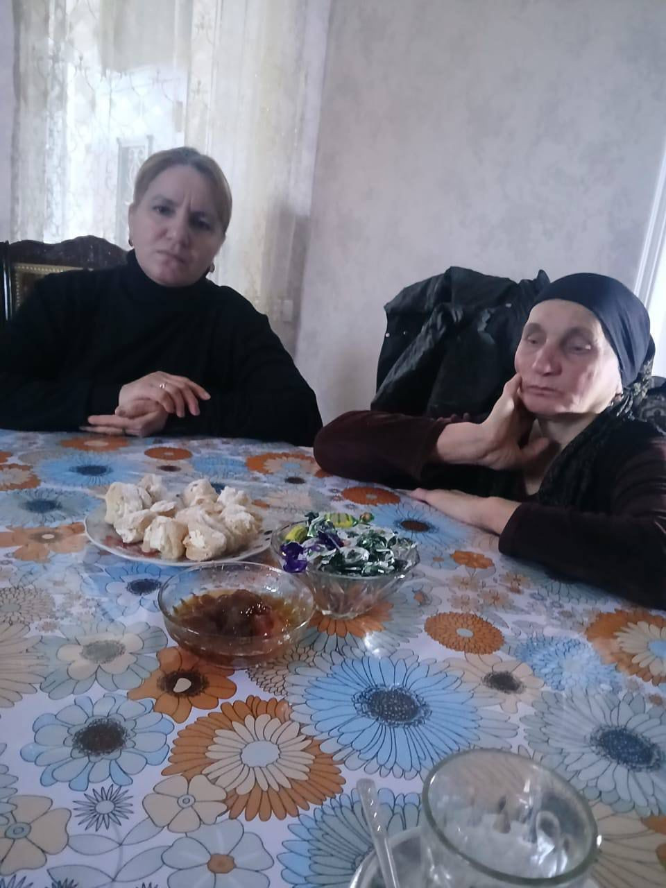"В честь Дня инвалидов социальные работники 1-го отделения по работе с гражданами пожилого возраста и инвалидами на дому посетили подопечных.