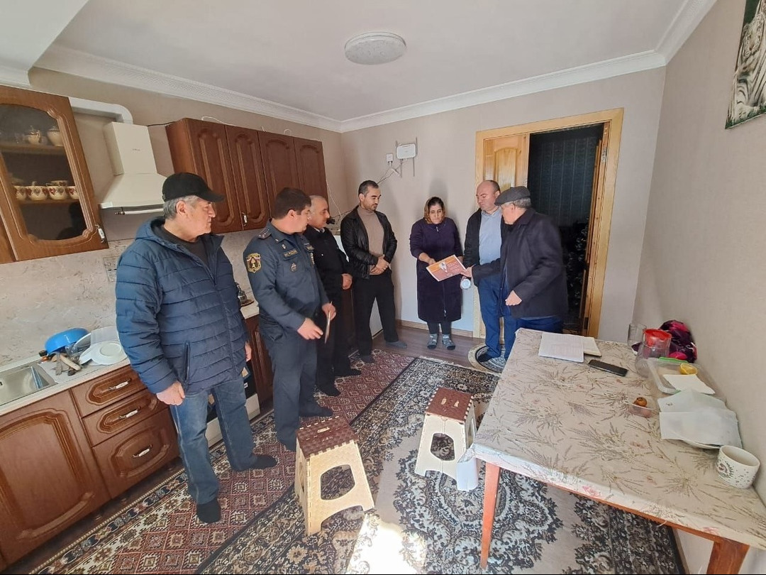 Подворные обходы прошли в Сулейман-Стальском районе.