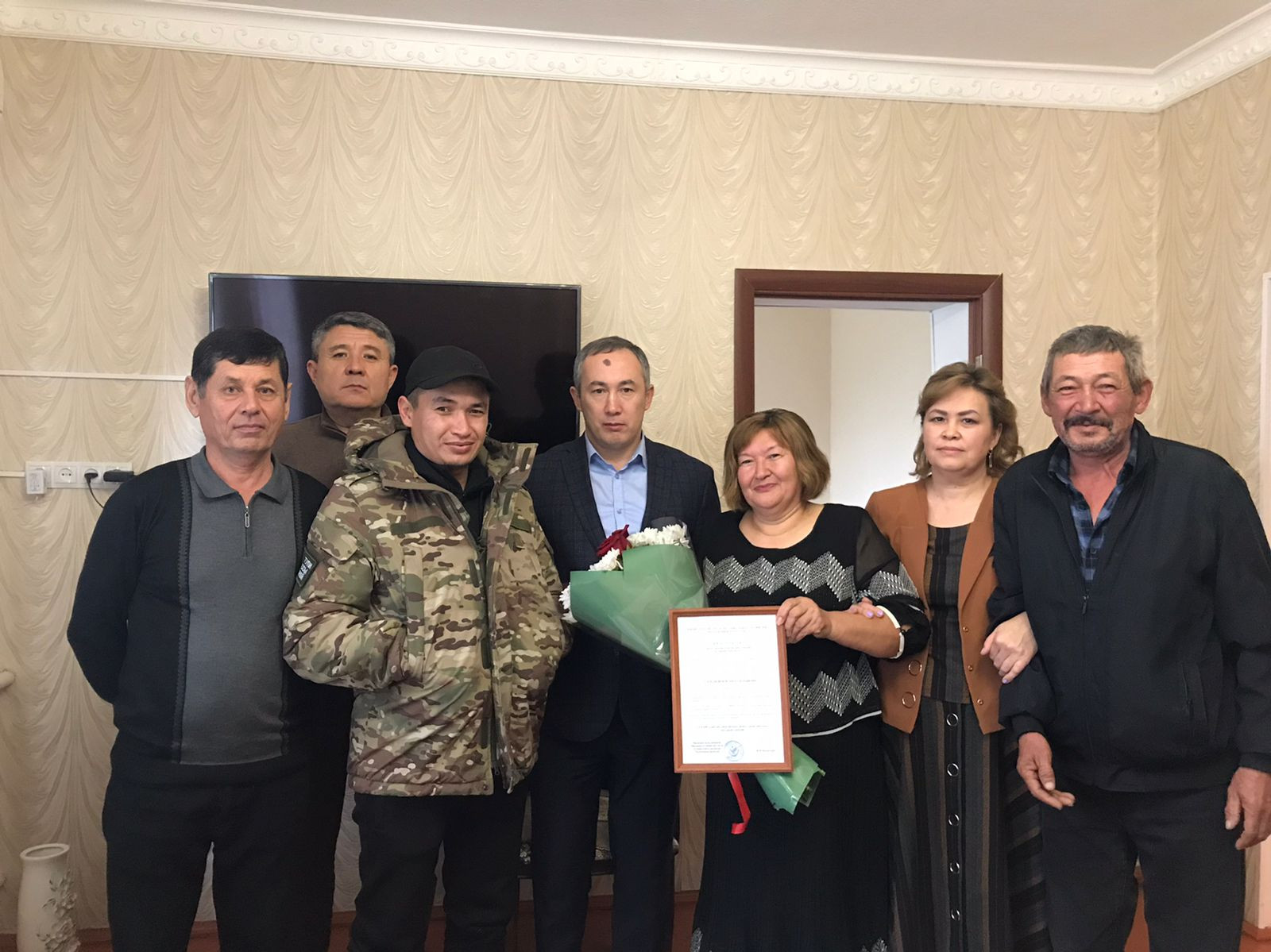 Фаризат Лукмановой из Ногайского района вручили сертификат на покупку жилья