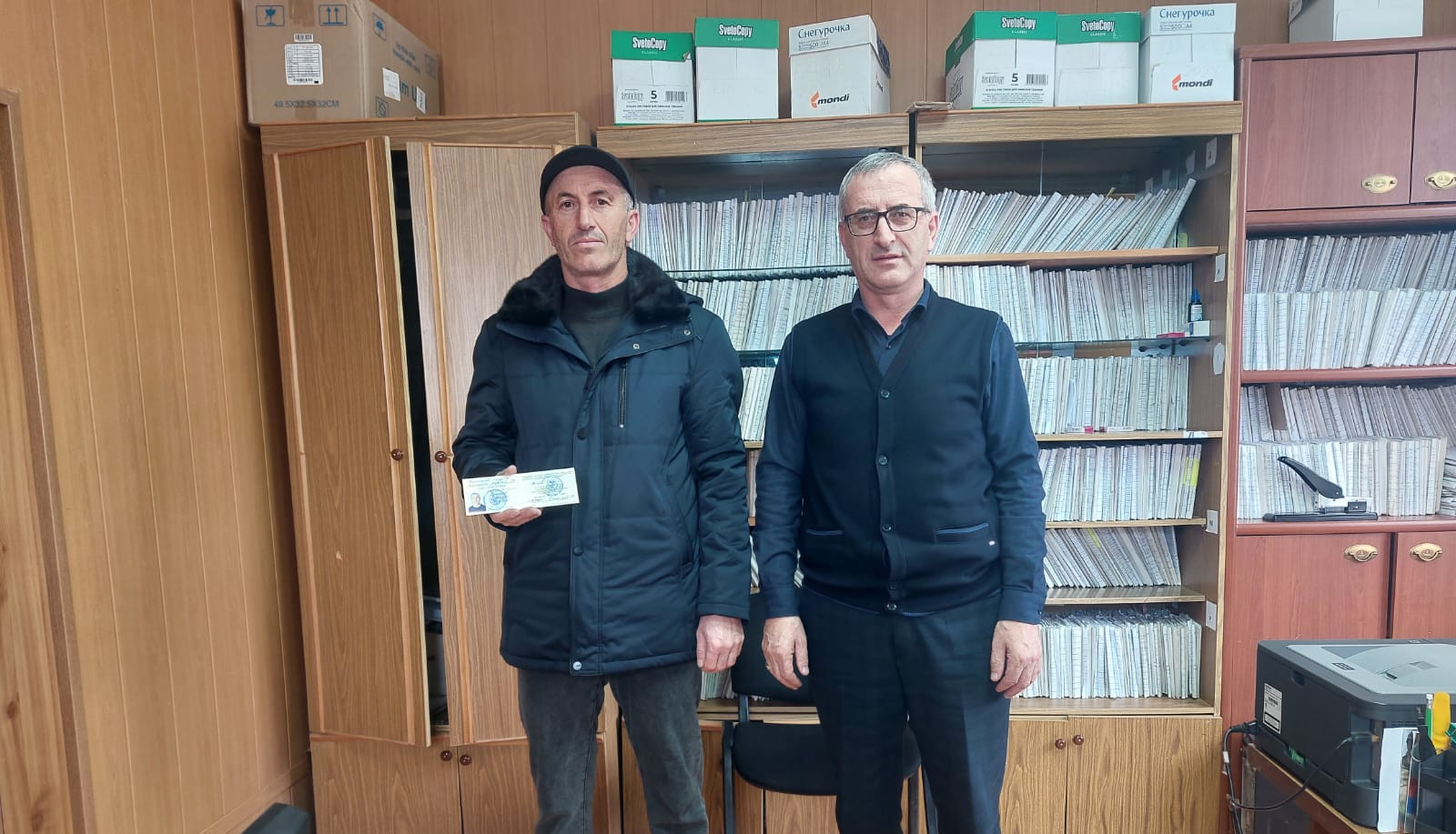 Имрудину Рамазанову из Курахского района вручили удостоверение ветерана труда