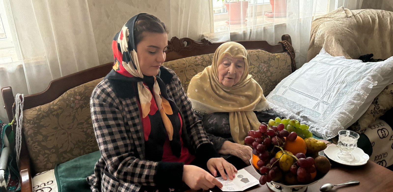 Труженик тыла из Карабудахкентского района Ниярханум Дагирова в свои 95 лет участвует в воспитании праправнуков