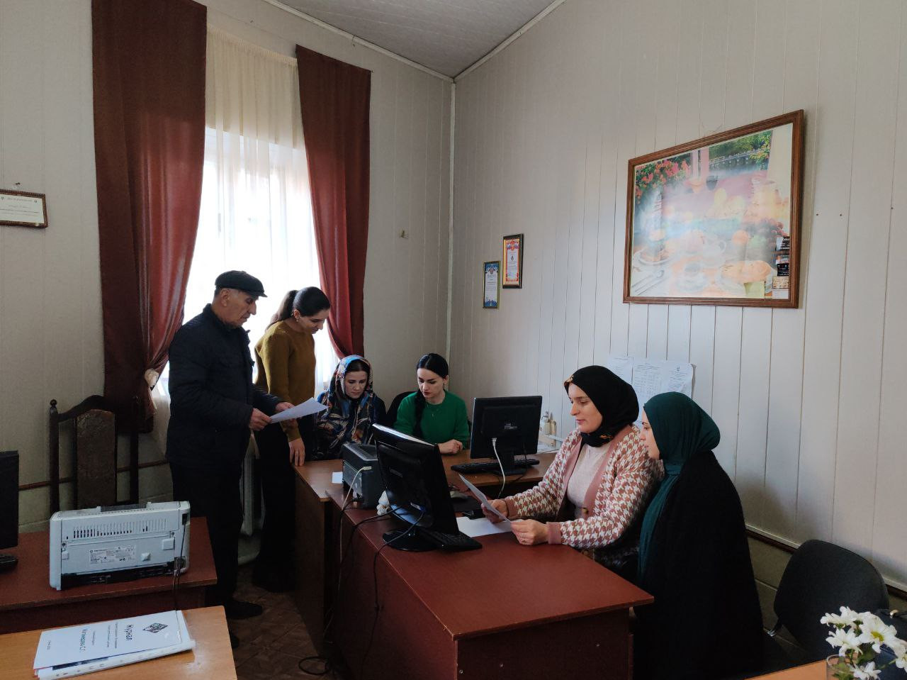 Сотрудники Комплексного центра социального обслуживания населения Минтруда Дагестана в Табасаранском районе ознакомились с правилами поведения при угрозе беспилотных летательных аппаратов