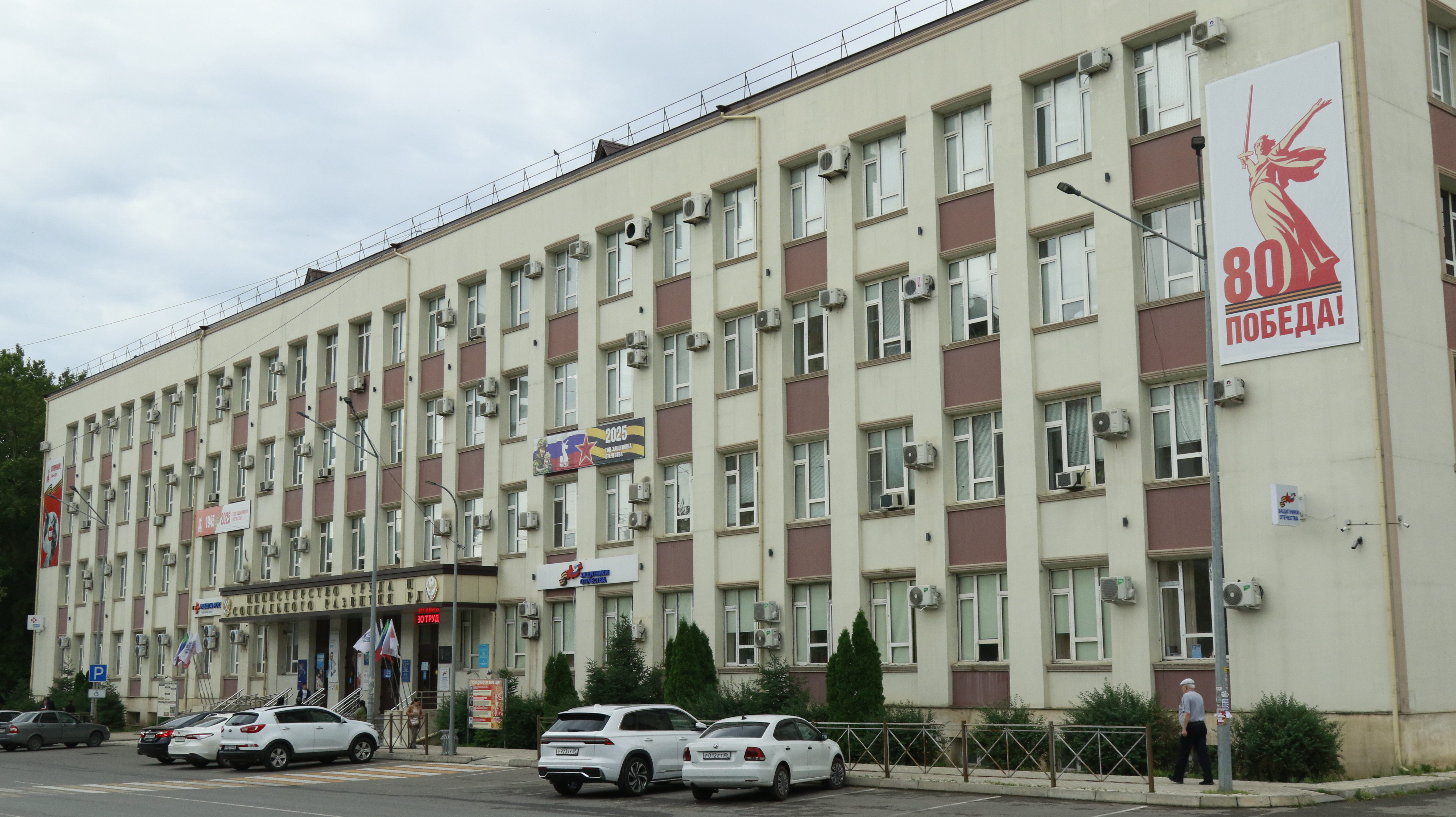 Портал «Работа России» всегда помогает в поиске работы. Из размещенных на портале вакансий представляем ТОП-15 по Республике Дагестан