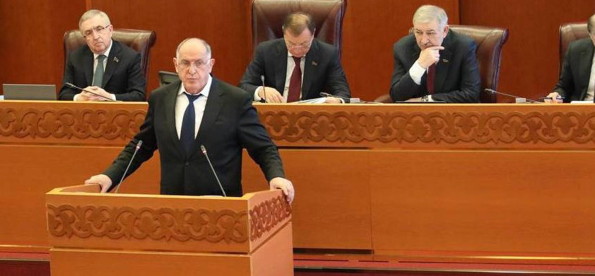 Магомедзагид Кихасуров прокомментировал отчёт председателя правительства Дагестана Абдулмуслима Абдулмуслимова, который был представлен Народному Собранию Республики