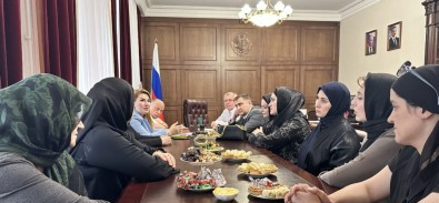 Министр труда Дагестана Мурад Казиев провел встречу с представителями общественных организаций региона и членами семей военнослужащих – участников специальной военной операции