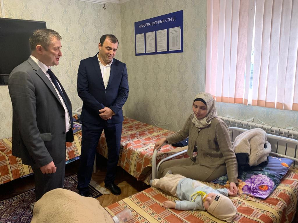 Мурад Казиев  посетил реабилитационный центр для детей и подростков с ОВЗ  в Карабудахкентском районе