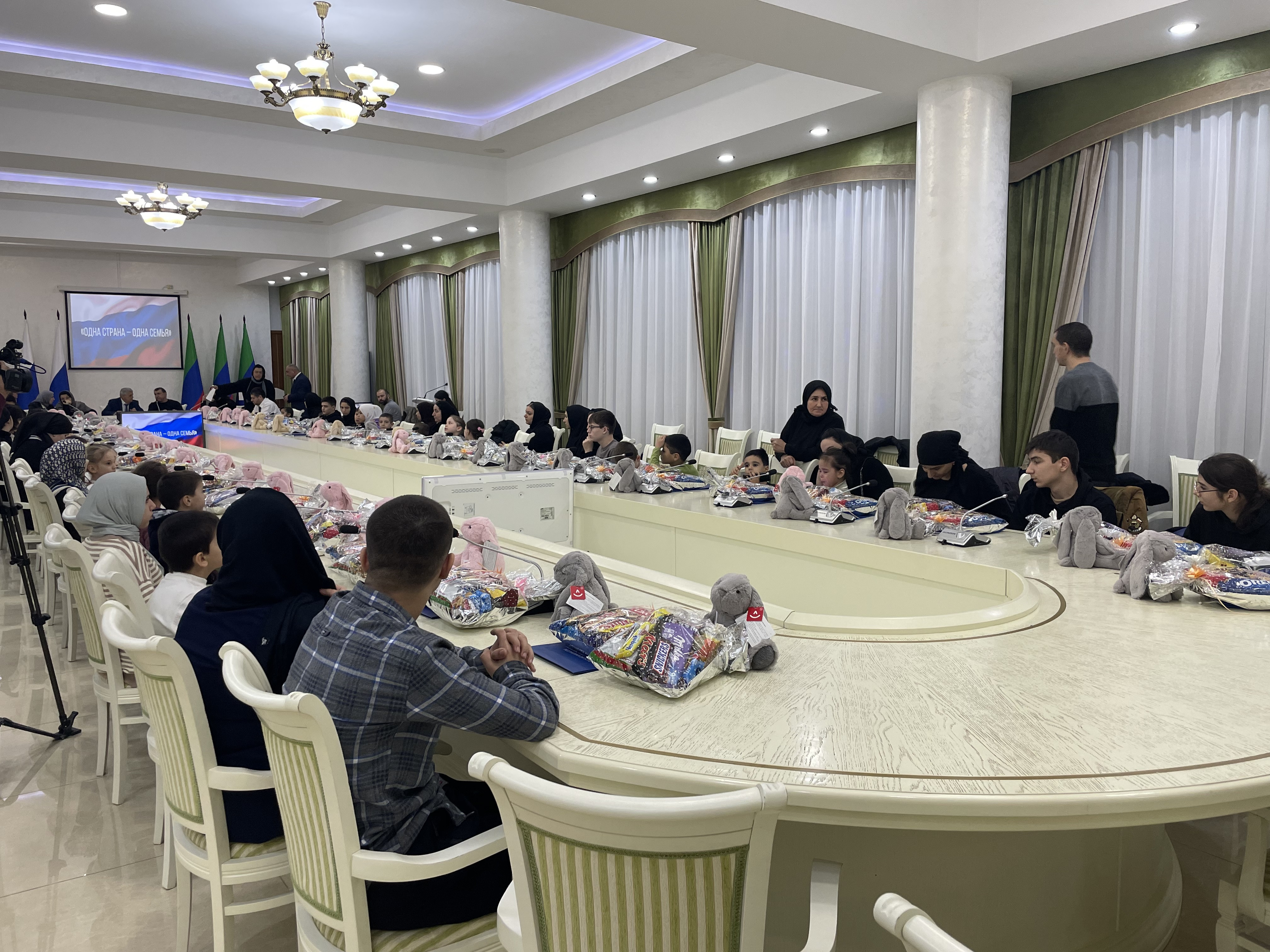 Министерство по национальной политике и Минкультуры Дагестана с помощью Центра соцобслуживания Минтруда РД организовали встречу для детей мобилизованных военнослужащих