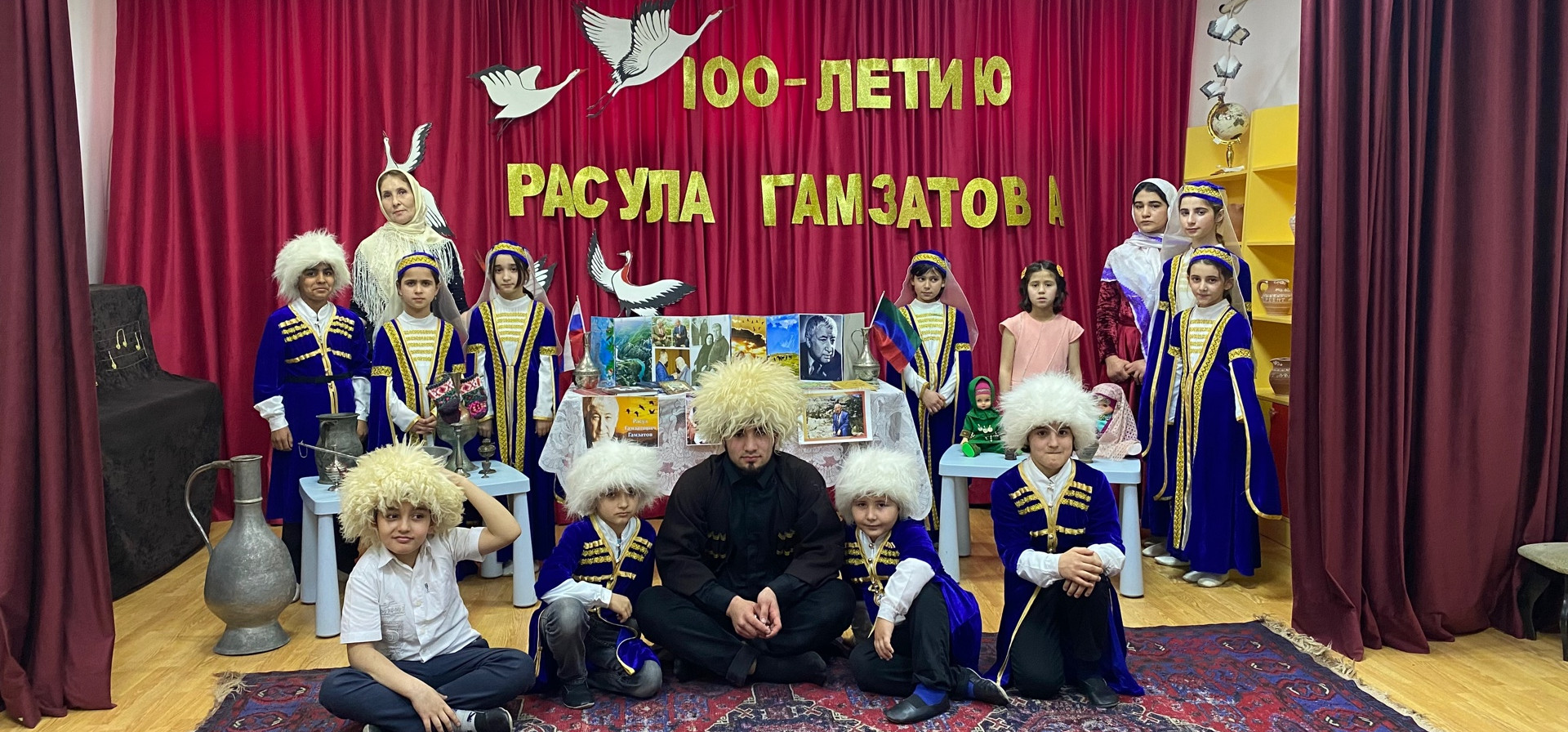В СРЦН г.Дербента состоялся поэтический час «Мой Дагестан», посвященный празднованию 100-летия со дня рождения Расула Гамзатова