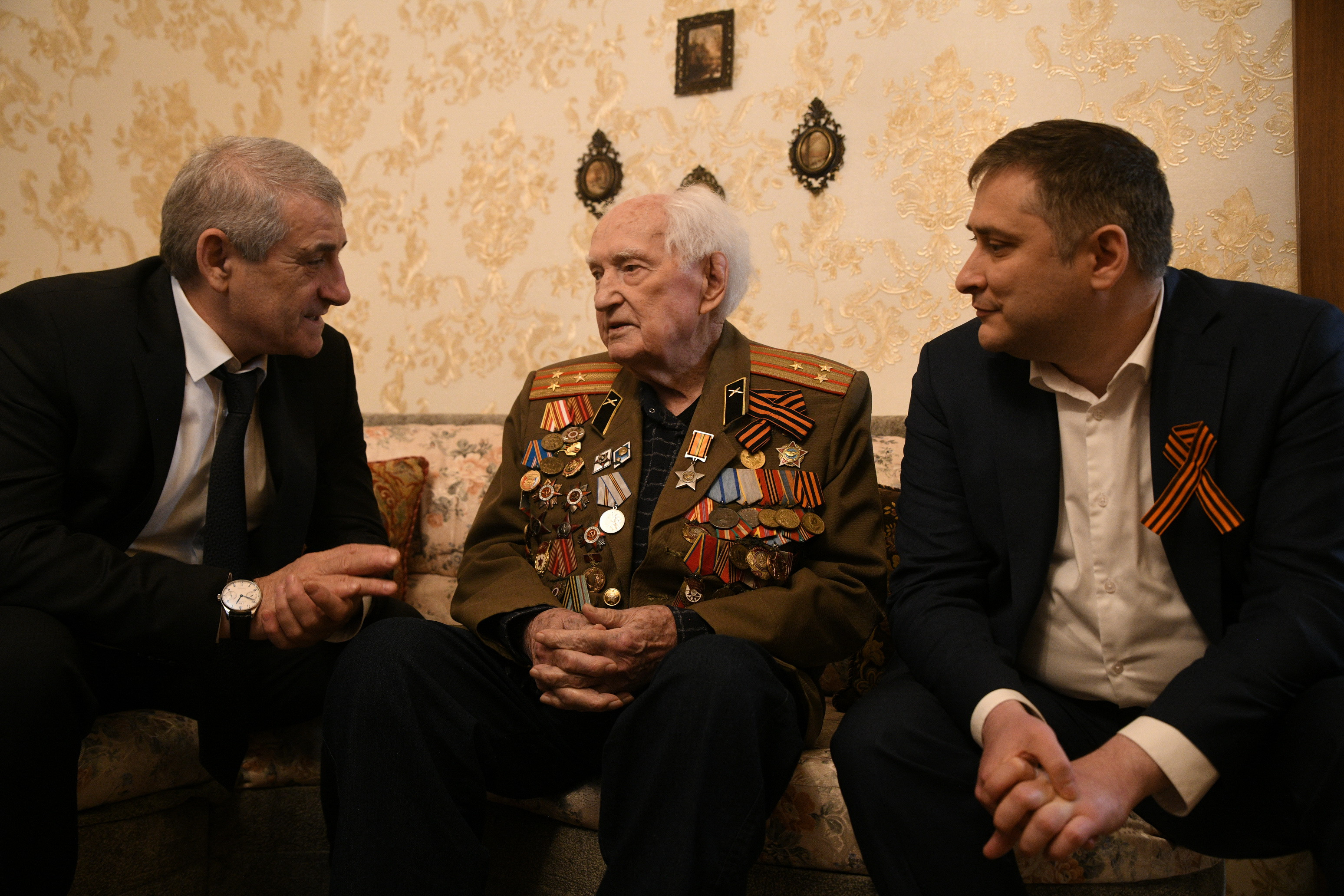 Мурад Казиев поздравил Ветерана ВОВ с 100-летием