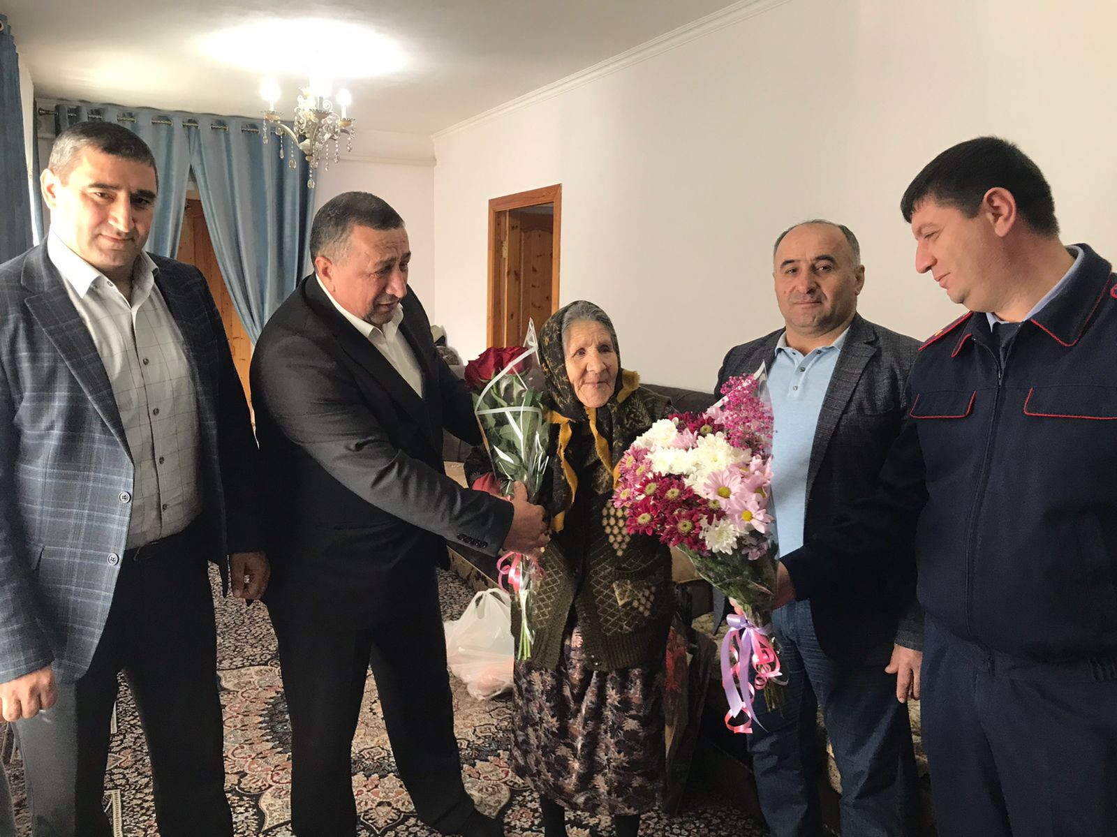 В Сулейман-Стальском районе поздравили с очередной годовщиной снятия блокады Ленинграда пережившую те страшные дни Магомедову Жанну Александровну