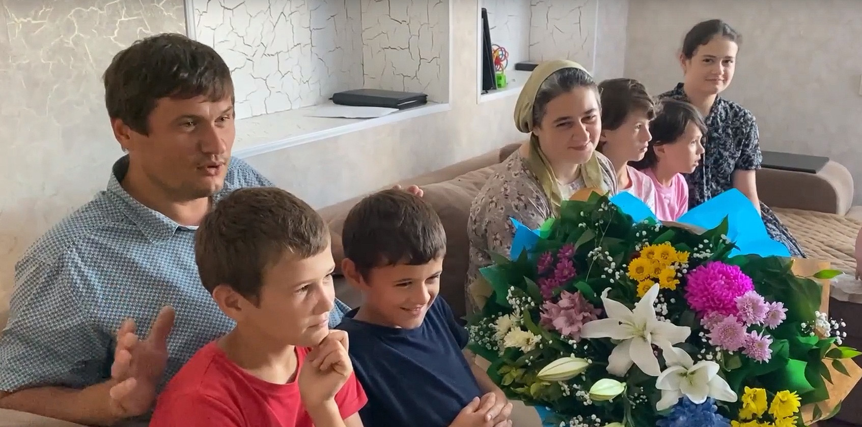 Министр труда РД поздравил многодетную семью с рождением 10 Ребенка