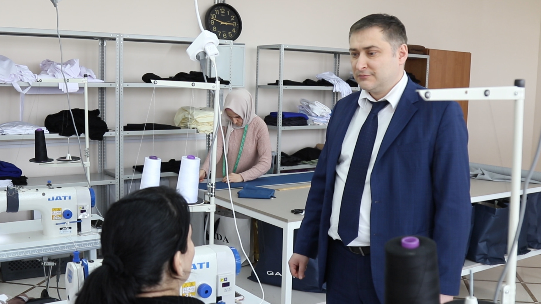 Мурад Казиев ознакомился с условиями труда граждан с ОВЗ трудоустроенных в рамках республиканской программы «Содействие занятости населения»