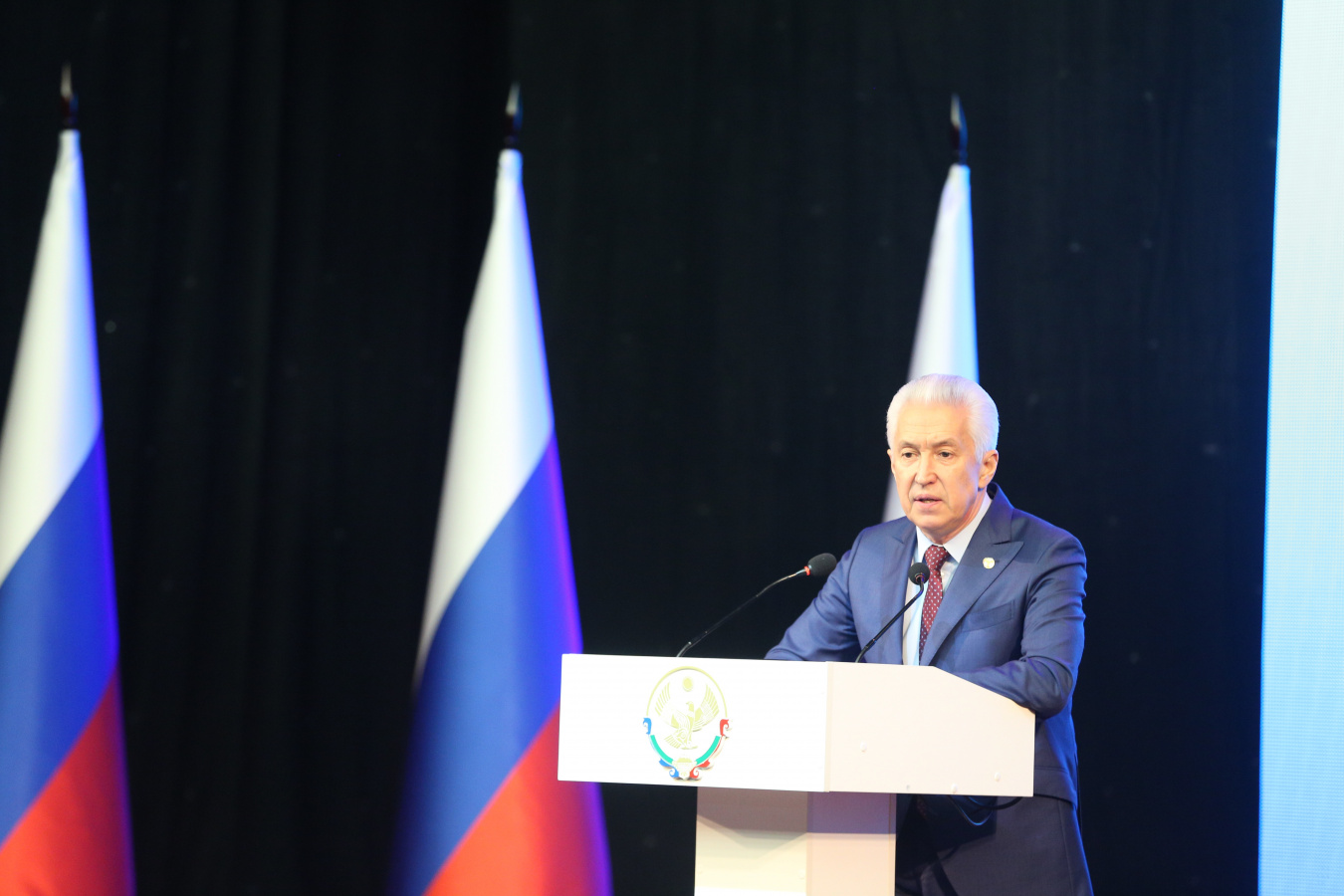 Владимир Васильев: «Благодаря поддержке Правительства России закуплены и доведены учебники в каждую школу на 100 процентов»