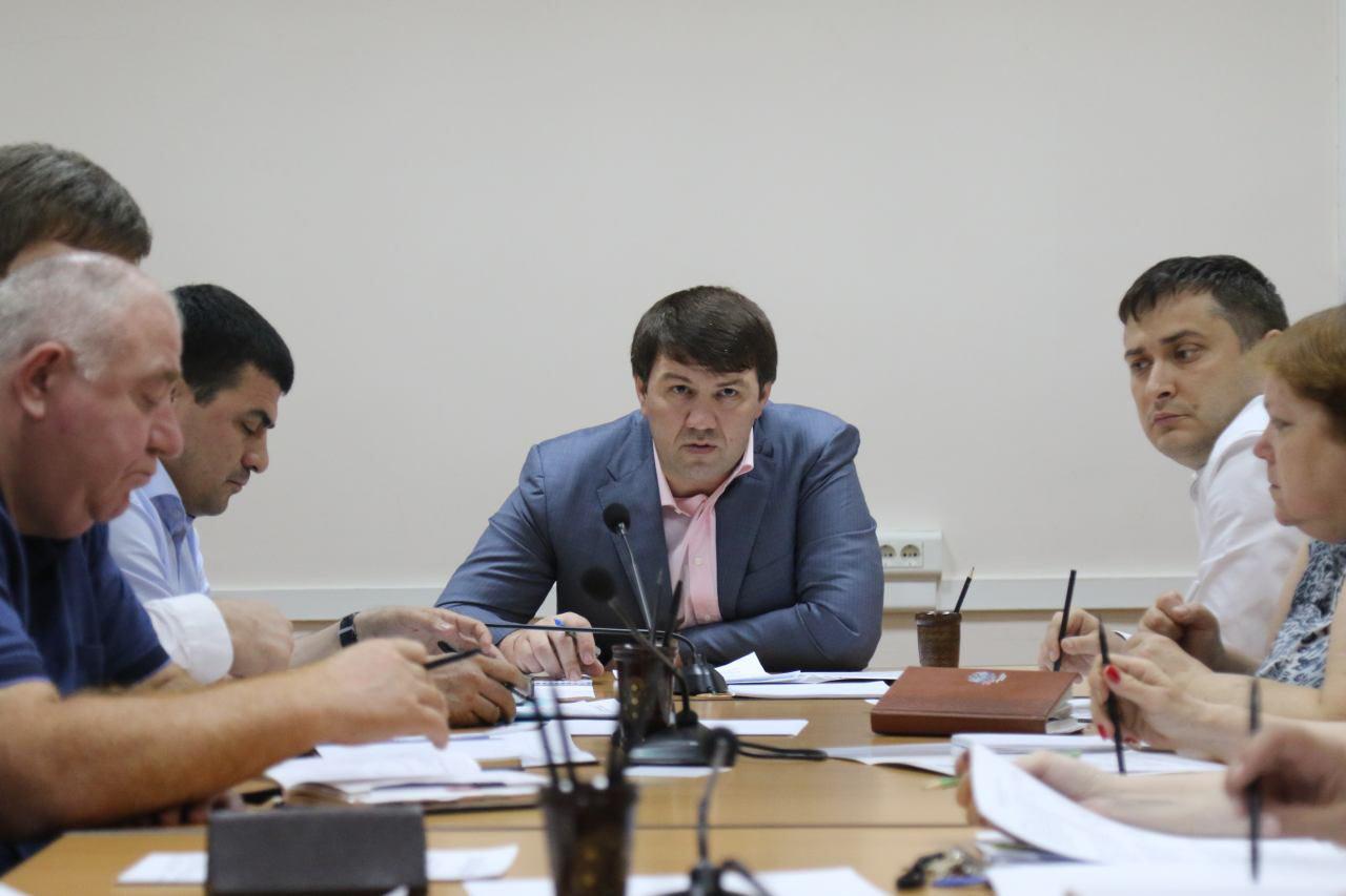 Руководитель Минтруда РД провел аппаратное совещание
