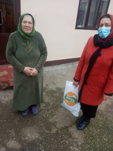 Сегодня,13 января,социальные работники с. Аджимажагатюрт раздали продуктовые наборы от фонда Сулеймана Керимова пожилым гражданам села.