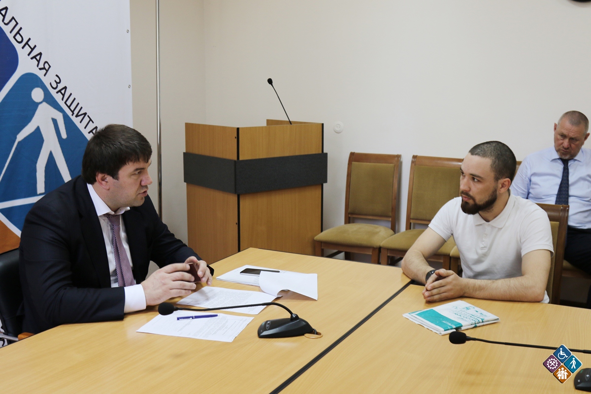 Руководитель Минтруда Дагестана  провел прием граждан по личным вопросам