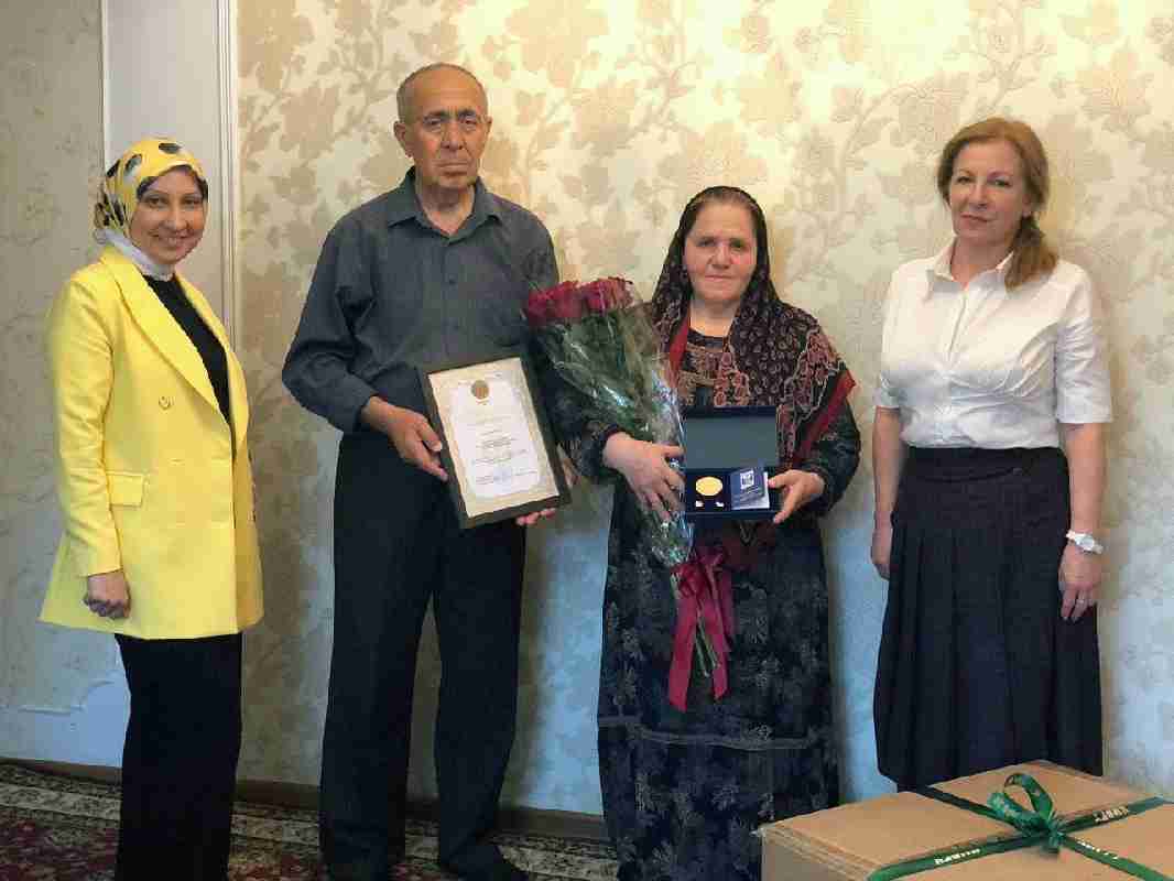 Глава Минтруда Дагестана вручила медали семьям за любовь и верность