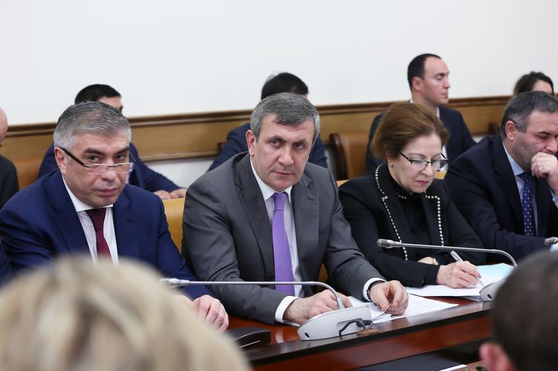Изумруд Мугутдинова приняла участие в совещании по вопросам подготовки и проведения мероприятий, посвященных празднованию в регионе 74-й годовщины Победы в Великой Отечественной войне 1941-1945 годов.