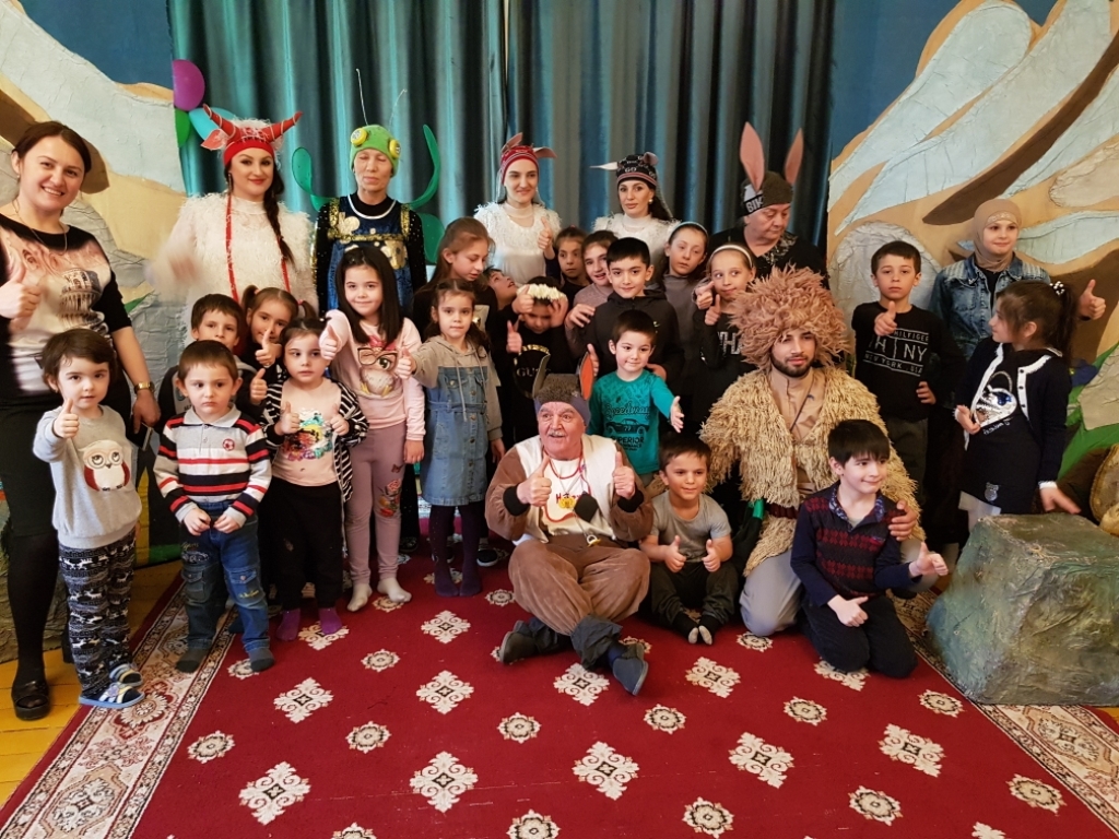 Воспитанникам Кизилюртовского реабилитационного центра показали сказку «Храбрая Барзукка» 