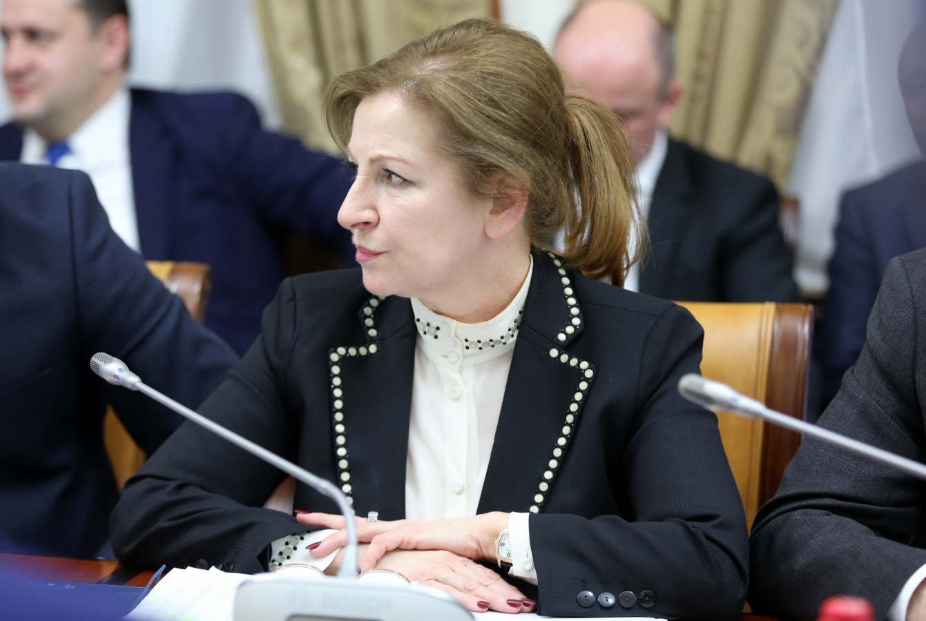 Изумруд Мугутдинова выступила с докладом по снижению неформальной занятости в Правительстве Дагестана