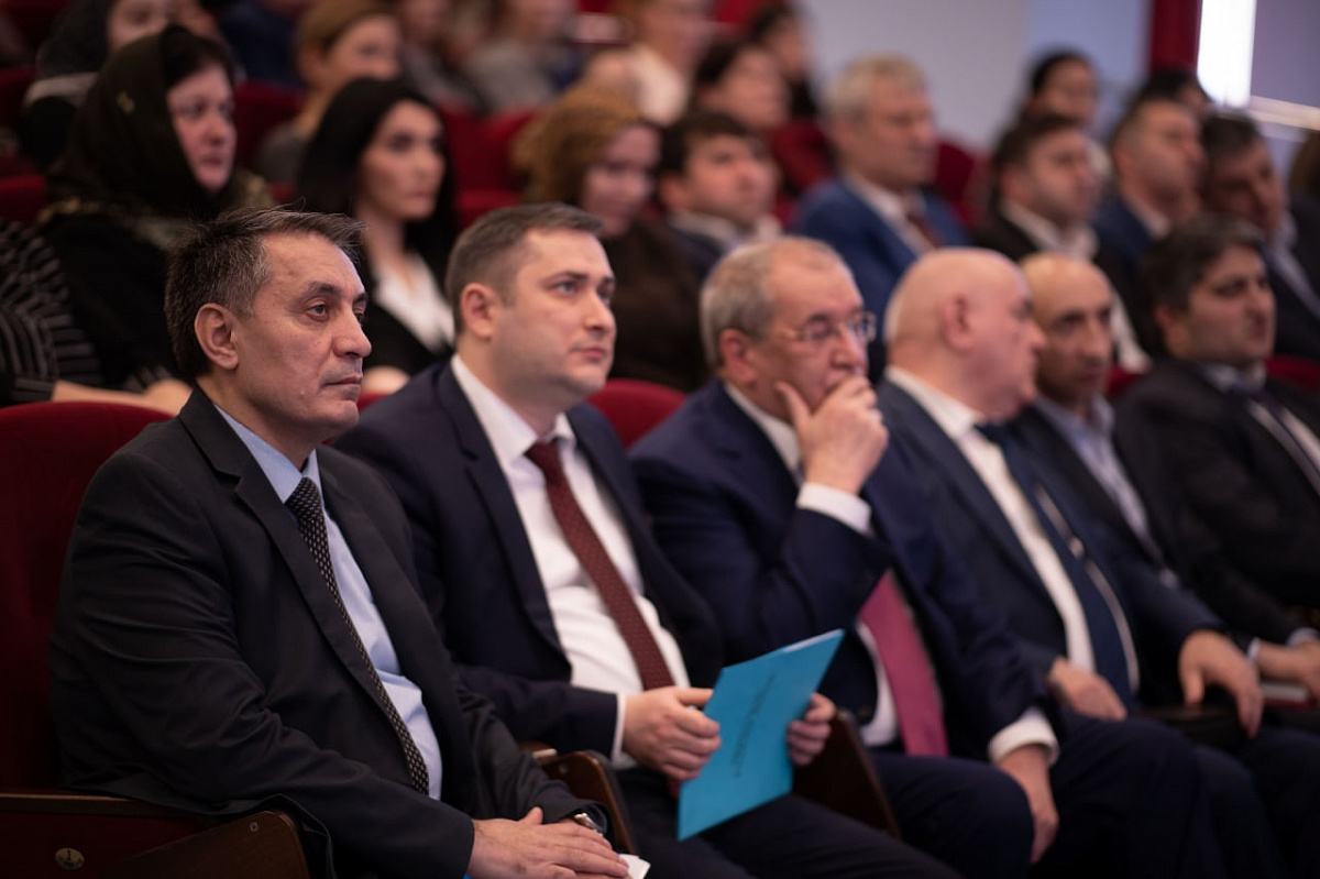 В 2021 году  с дагестанцами было заключено около 8 тысяч социальных контрактов - эти и другие данные были озвучены сегодня на  расширенном заседании коллегии  Минтруда Дагестана 