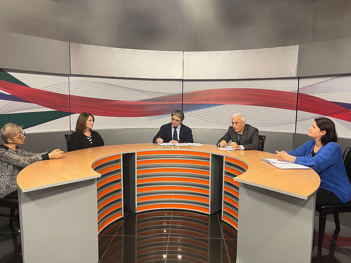 Представители Минтруда Дагестана приняли участие в записи передачи "Круглый стол" по вопросам осуществления выплат ежемесячного пособия на детей от 3 до 7 лет включительно