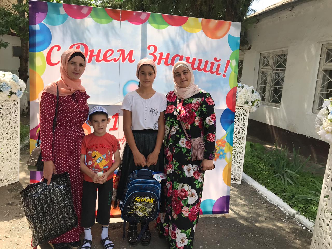 Город Хасавюрт присоединился к  социальной акции «Собери ребенка в школу» организованной министерством труда Дагестана. 