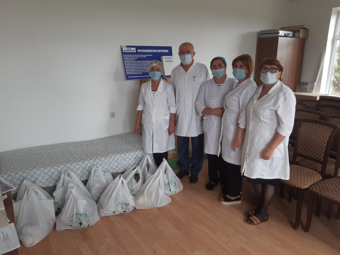 Учреждения Минтруда Дагестана приступили к доставке продуктовых наборов в пункты вакцинации Дагестана.