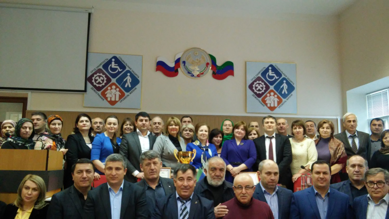 В Минтруде Республики Дагестан состоялось торжественное вручение переходящего Кубка лучшему Комплексному центру социального обслуживания населения 