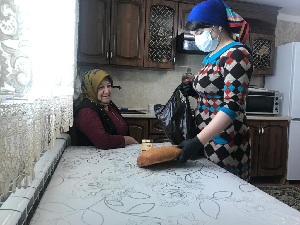 Соцработники Каякентского района оберегают своих подопечных от коронавируса