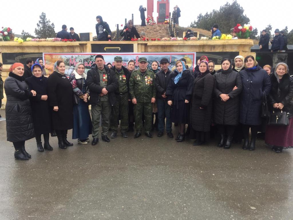 Коллектив комплексного центра социального обслуживания населения Хасавюрта принял участие в общегородских мероприятиях, посвященных 30-й годовщине вывода Советских войск из Афганистана.