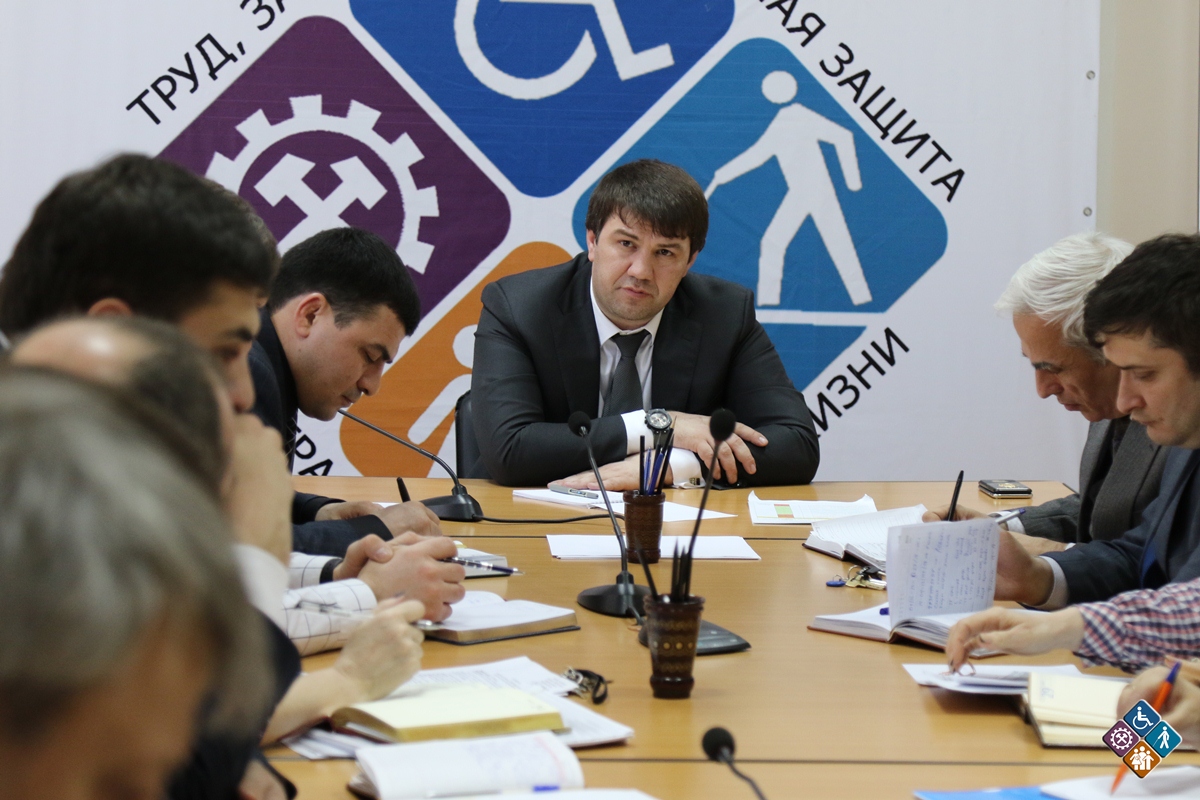 Руководитель Минтруда РД провел аппаратное совещание