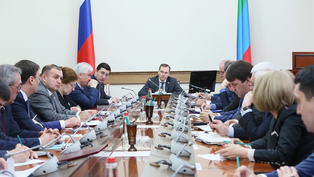 Министр труда и социального развития Республики Дагестан Изумруд Мугутдинова приняла участие в совещании по созданию новых рабочих мест в регионе, которое прошло сегодня под руководством Председателя Правительства РД Артема Здунова.