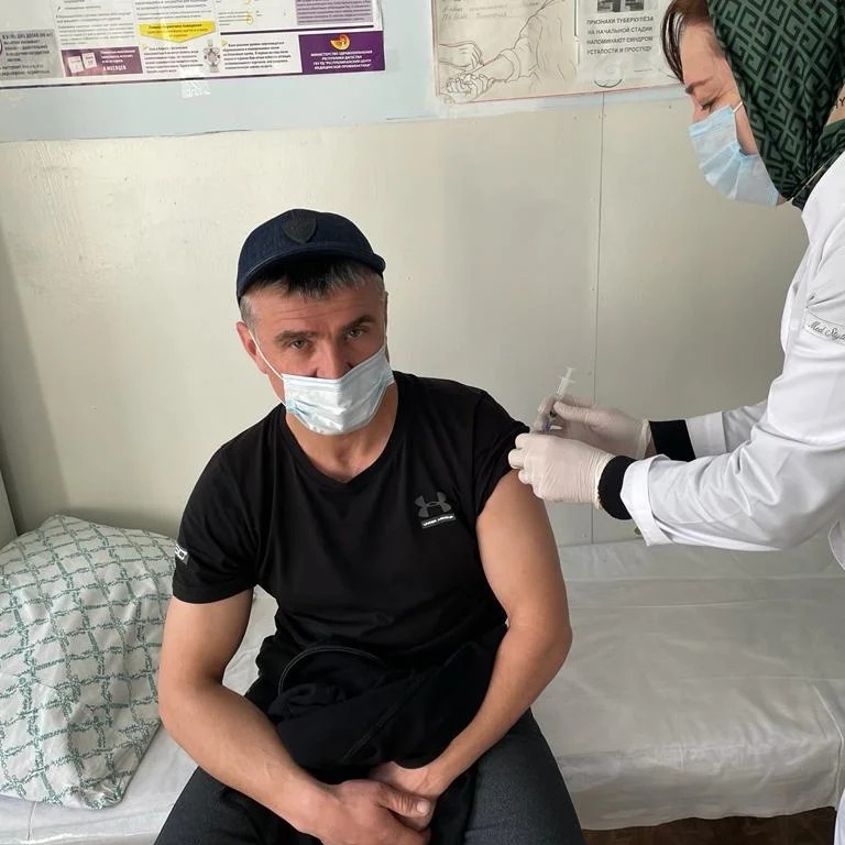 Социальные работники Минтруда Дагестана приступили к ревакцинации против COVID-19